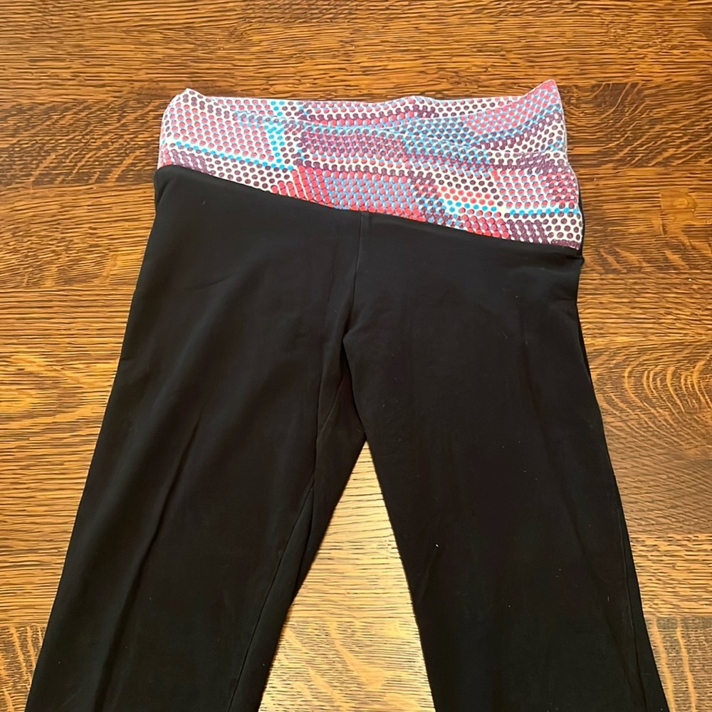 Victoria Secret Sport Straight Leg Black Waist Pattern Leggings in Size Small